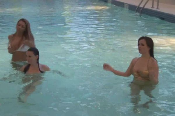 3 girls swimming