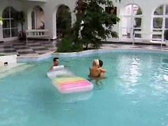 Sex i poolen